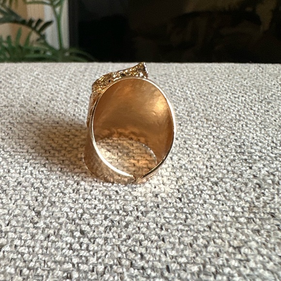 Luxury Natural Stone Adjustable Crystal Irregular Geode Gold-plated Ring - Picture 11 of 11